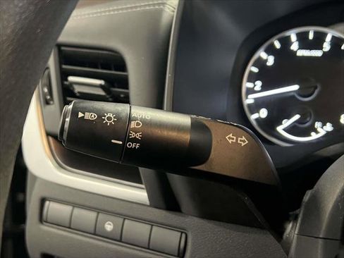 Used 2023 Nissan Rogue SV image 23