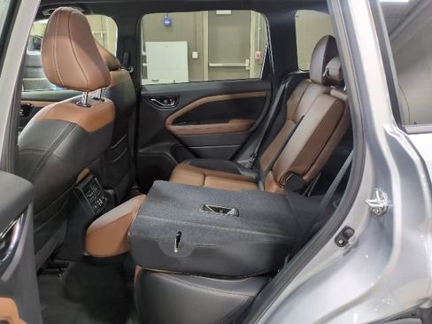 Used 2025 Subaru Forester Touring AWD/4WD image 17