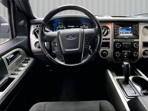 Used 2017 Ford Expedition XLT image 8