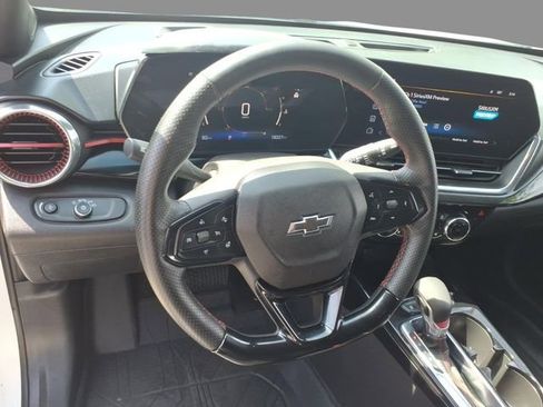 Used 2025 Chevrolet Trax RS w/ Driver Confidence Package FWD image 21