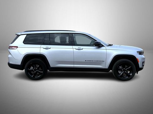 Certified 2024 Jeep Grand Cherokee L Altitude image 4