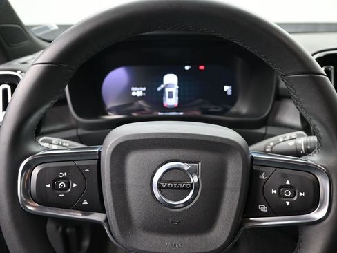 Used 2023 Volvo XC40 Recharge Ultimate image 11