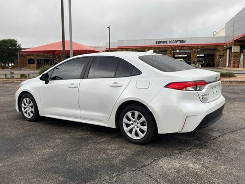 Used 2024 Toyota Corolla LE FWD image 5