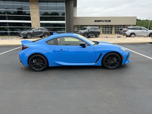 Used 2023 Toyota GR86 Premium RWD image 2