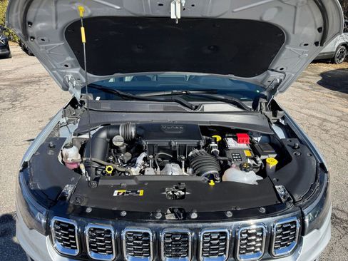 Used 2025 Jeep Compass Limited image 28