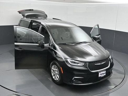 Used 2026 Chrysler Pacifica Select FWD image 57