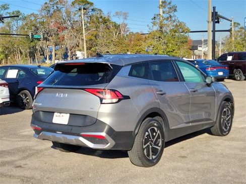 Used 2023 Kia Sportage LX image 2