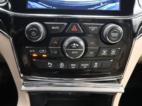 Used 2019 Jeep Grand Cherokee Limited AWD/4WD image 21