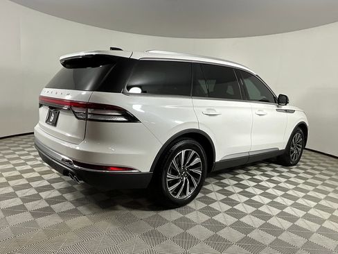 Used 2025 Lincoln Aviator 2WD image 4