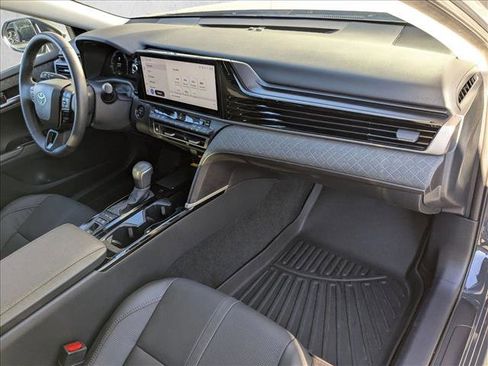 Used 2025 Toyota Camry XLE image 24