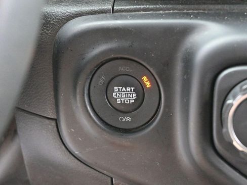 Used 2023 Jeep Gladiator Sport AWD/4WD image 23
