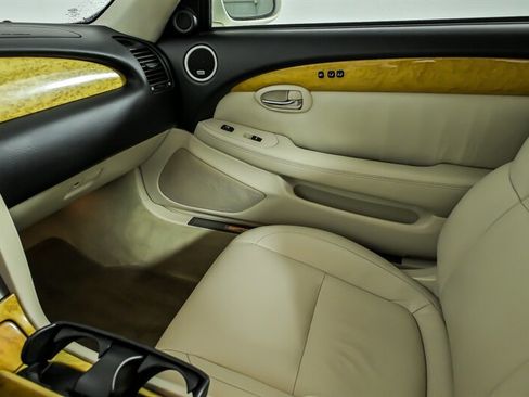 Used 2005 Lexus SC 430 Convertible image 35