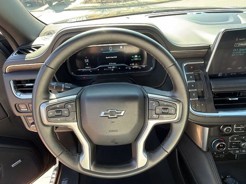 Used 2023 Chevrolet Suburban Z71 image 28