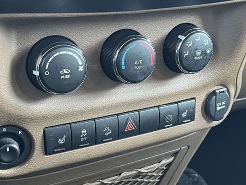 Used 2016 Jeep Wrangler Unlimited Sahara image 30