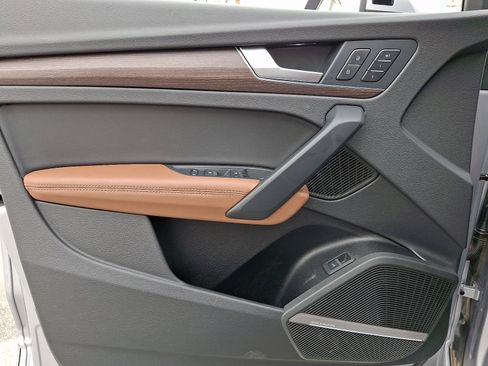 Certified 2025 Audi Q5 2.0T Premium Plus image 13