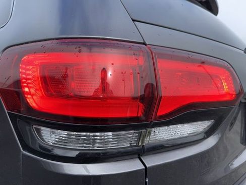 Used 2020 Jeep Grand Cherokee Altitude image 17