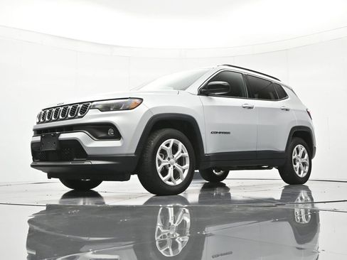 Used 2024 Jeep Compass Latitude AWD/4WD image 35