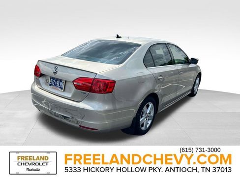 Used 2013 Volkswagen Jetta TDI FWD image 2