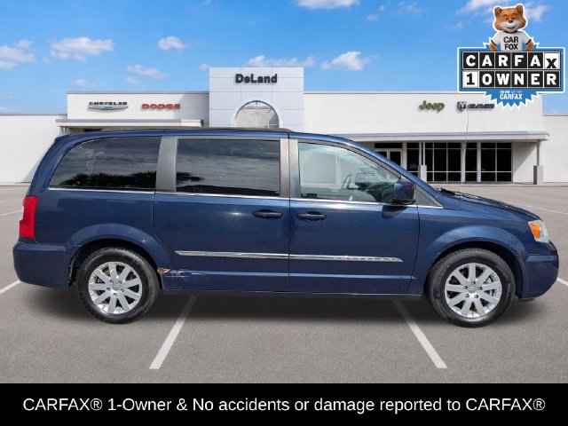 Used 2015 Chrysler Town & Country Touring FWD image 3