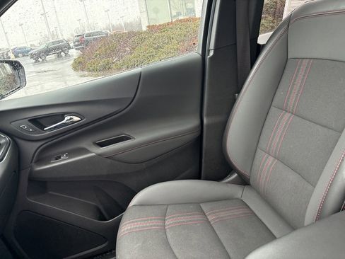 Used 2022 Chevrolet Equinox RS w/ Infotainment Package image 34