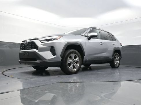 Used 2025 Toyota RAV4 XLE AWD/4WD image 33