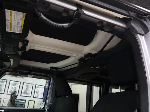 Used 2018 Jeep Wrangler Unlimited Sport S AWD/4WD image 14