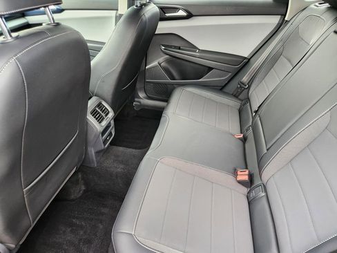 Used 2022 Volkswagen Taos SE image 19