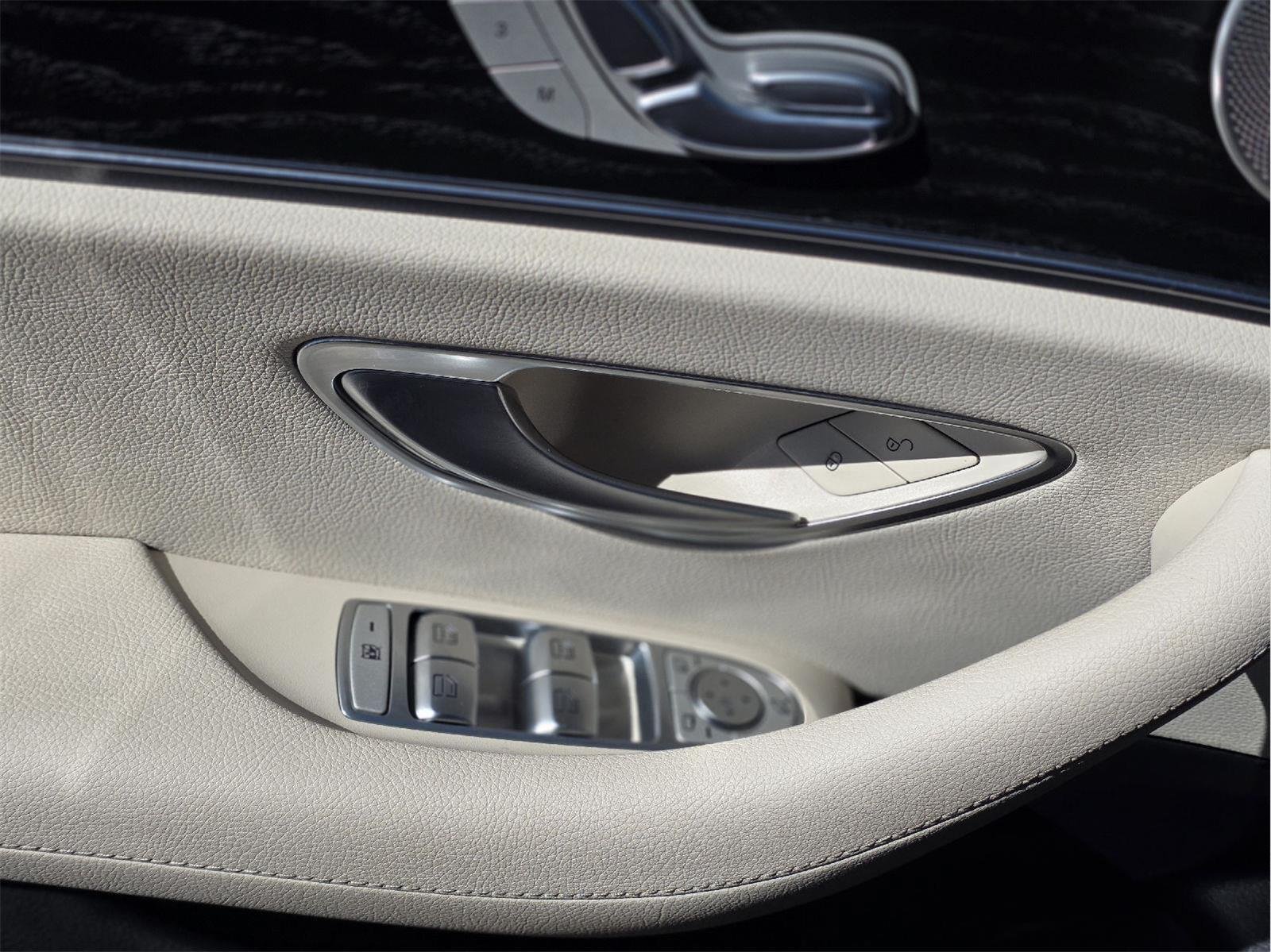 Used 2022 Mercedes-Benz E 350 4MATIC Sedan image 25