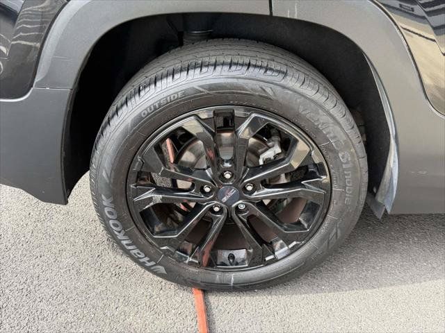 Used 2019 GMC Terrain SLE w/ Driver Convenience Package AWD/4WD image 9