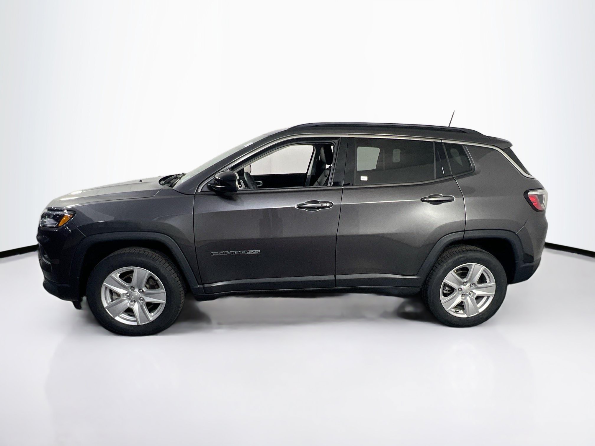 Used 2022 Jeep Compass Latitude AWD/4WD image 8