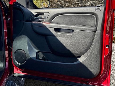 Used 2014 Chevrolet Suburban LTZ image 23