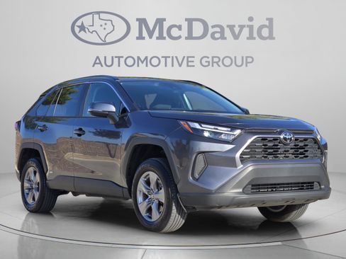 Used 2025 Toyota RAV4 XLE AWD/4WD image 8