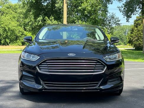 Used 2016 Ford Fusion SE FWD image 2