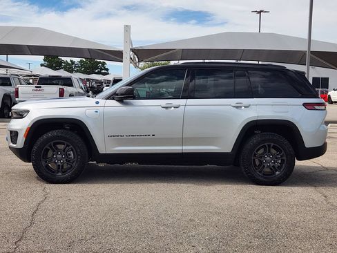 Used 2025 Jeep Grand Cherokee Trailhawk AWD/4WD image 4