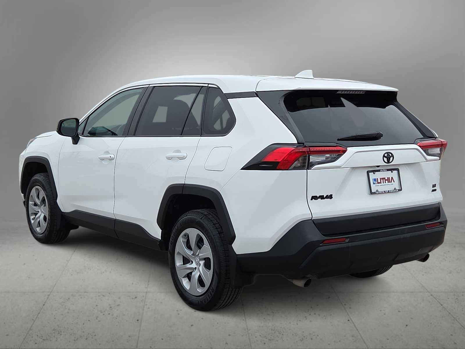Used 2022 Toyota RAV4 LE AWD/4WD image 6