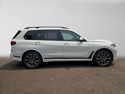 Used 2021 BMW X7 M50i AWD/4WD image 2
