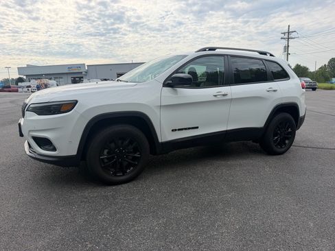 Used 2023 Jeep Cherokee Altitude Lux AWD/4WD image 7