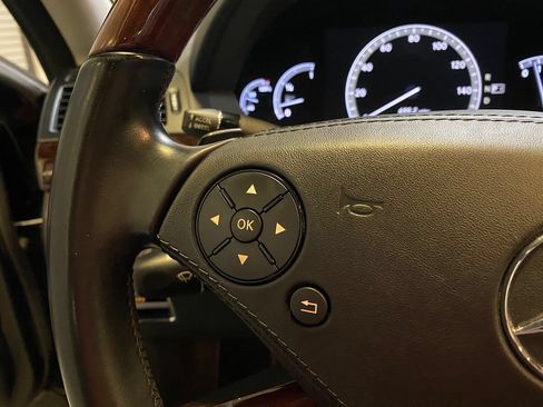 Used 2010 Mercedes-Benz S 550 4MATIC image 12
