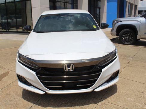 Used 2022 Honda Accord Sport image 2