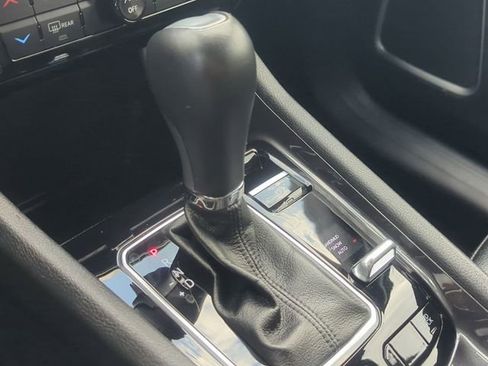 Used 2024 Jeep Compass Latitude image 28