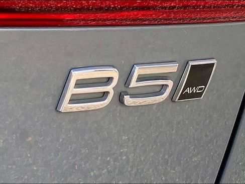 Used 2024 Volvo XC60 B5 Plus image 10
