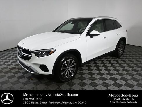 Used 2025 Mercedes-Benz GLC 300 image 1