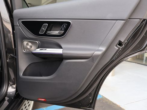 Used 2026 Mercedes-Benz GLC 300 image 23