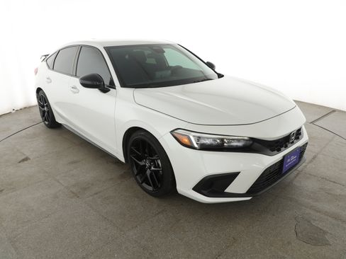 Used 2023 Honda Civic Sport image 3