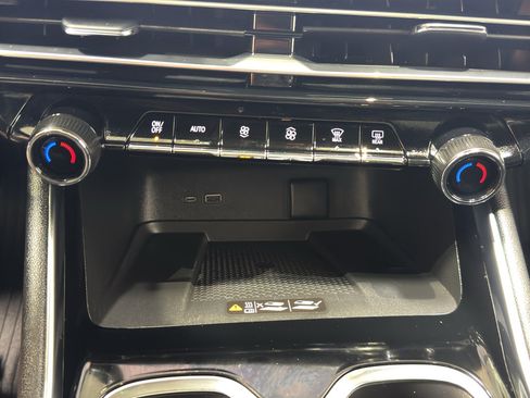 Used 2026 Chevrolet Traverse RS w/ LPO, Floor Liner Package AWD/4WD image 32