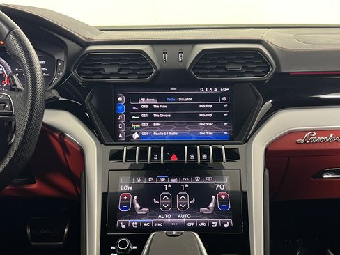Used 2019 Lamborghini Urus AWD/4WD image 17