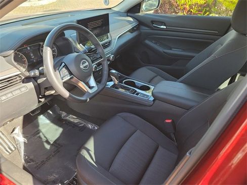 Used 2024 Nissan Altima 2.5 SV w/ SV Premium Package image 11