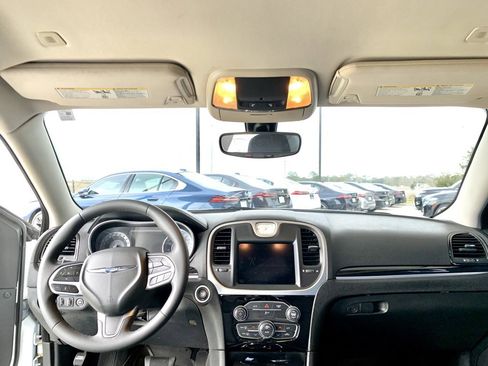 Used 2023 Chrysler 300 Touring image 14