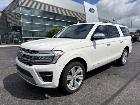 Used 2024 Ford Expedition Max Platinum AWD/4WD image 2