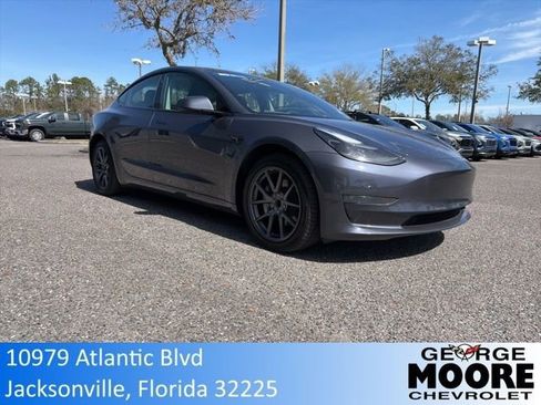 Used 2023 Tesla Model 3 Standard Range image 1